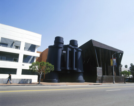 "The Century of Gehry": Frank Gehry Retrospective Opens at the Serralves Museum in Porto "The Century of Gehry": Frank Gehry Retrospective Opens at the Serralves Museum in Porto - Image 3 of 17