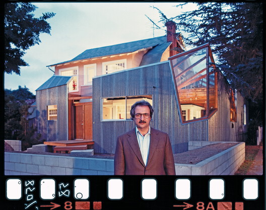 "The Century of Gehry": Frank Gehry Retrospective Opens at the Serralves Museum in Porto "The Century of Gehry": Frank Gehry Retrospective Opens at the Serralves Museum in Porto - Image 8 of 17