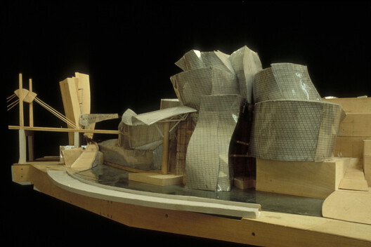 "The Century of Gehry": Frank Gehry Retrospective Opens at the Serralves Museum in Porto "The Century of Gehry": Frank Gehry Retrospective Opens at the Serralves Museum in Porto - Image 10 of 17
