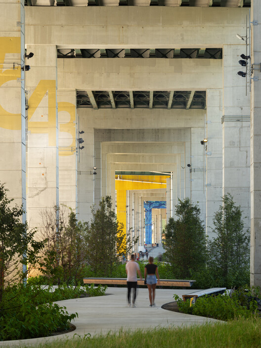 Toronto Architecture City Guide: 30 Modern and Contemporary Landmarks in Canada's Largest City - Image 35 of 43