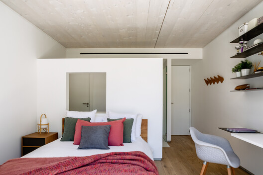 AF Project / Ábaton - Fotografía interior, Dormitorio, Madera, Iluminación, Camas, Sillas