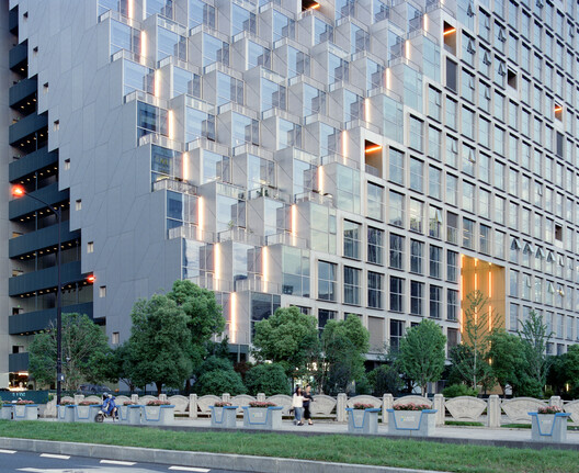 OMA Completes Hangzhou Prism Mixed-Use Development in China's Future Tech City OMA Completes Hangzhou Prism Mixed-Use Development in China's Future Tech City - Image 5 of 10