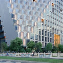 OMA Completes Hangzhou Prism Mixed-Use Development in China's Future Tech City - Imagem 4 de 4