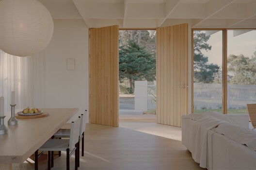 Mount Martha House / Victoria Merrett Architects Mount Martha House / Victoria Merrett Architects - Interior Photography, Dining room, Wood
