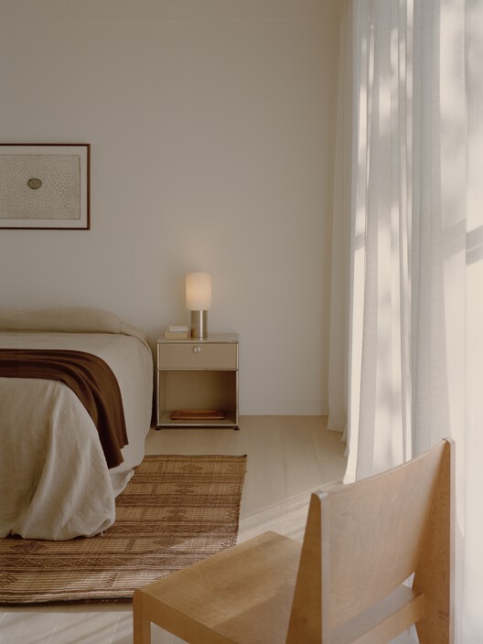 Mount Martha House / Victoria Merrett Architects Mount Martha House / Victoria Merrett Architects - Interior Photography, Bedroom, Wood, Lighting, Bed