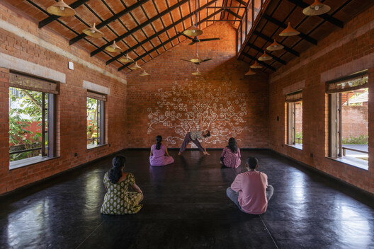 Śhālā Twam Community Hub / Bhoomija Creations Śhālā Twam Community Hub / Bhoomija Creations - Interior Photography, Brick