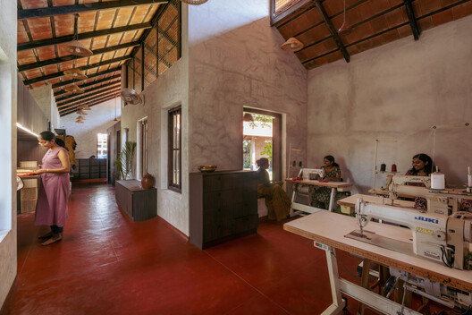 Śhālā Twam Community Hub / Bhoomija Creations Śhālā Twam Community Hub / Bhoomija Creations - Interior Photography, Dining room, Beam
