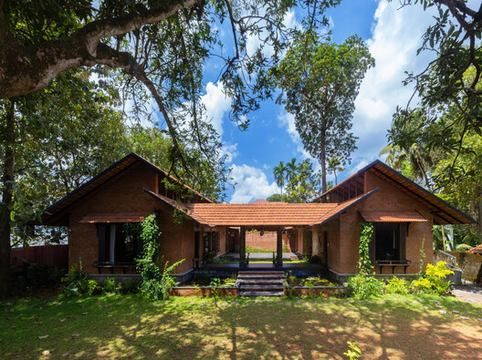 Śhālā Twam Community Hub / Bhoomija Creations