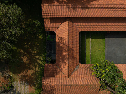 Śhālā Twam Community Hub / Bhoomija Creations Śhālā Twam Community Hub / Bhoomija Creations - Exterior Photography, Garden