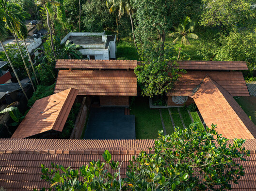 Śhālā Twam Community Hub / Bhoomija Creations Śhālā Twam Community Hub / Bhoomija Creations - Exterior Photography, Garden, Courtyard