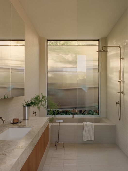 Sorrento House / Victoria Merrett Architects Sorrento House / Victoria Merrett Architects - Interior Photography, Bathroom, Lighting, Glass, Countertop, Sink, Bathtub