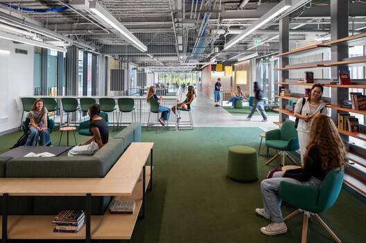 Malibu High School / KoningEizenberg Architecture Malibu High School / KoningEizenberg Architecture - Interior Photography, Living Room, Chair