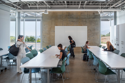 Malibu High School / KoningEizenberg Architecture Malibu High School / KoningEizenberg Architecture - Interior Photography, Kitchen, Chair