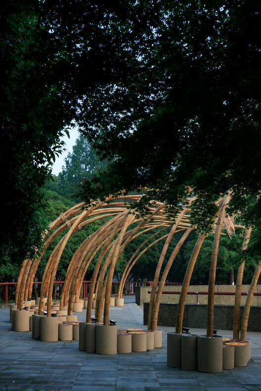 Bent by Spring / HCCH Studio - Exterior Photography, Wood, Arch