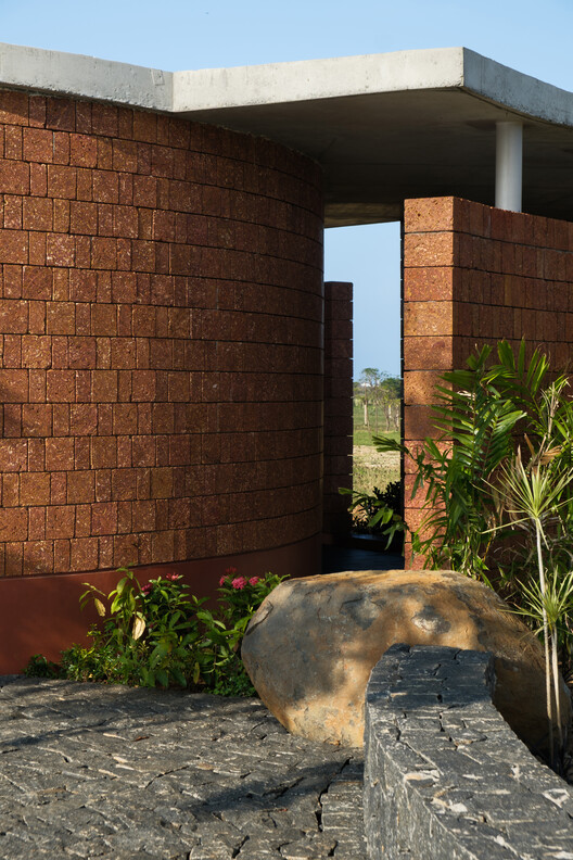 Four Walls Pavilion / Studio Mango Four Walls Pavilion / Studio Mango - Exterior Photography, Brick, Concrete