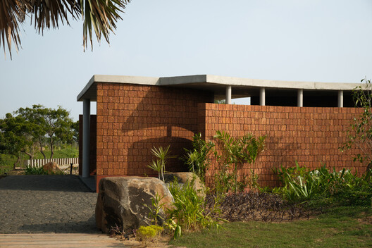 Four Walls Pavilion / Studio Mango Four Walls Pavilion / Studio Mango - Exterior Photography, Brick
