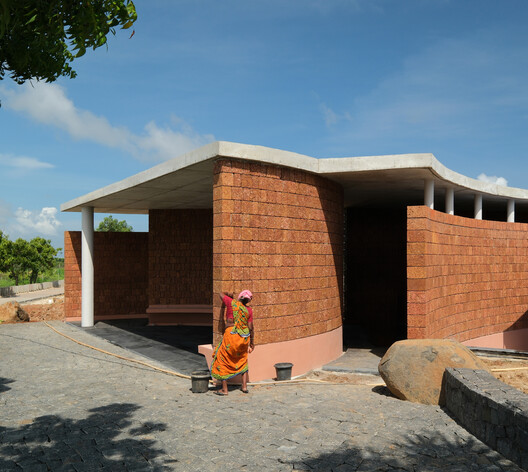 Four Walls Pavilion / Studio Mango Four Walls Pavilion / Studio Mango - Exterior Photography, Brick