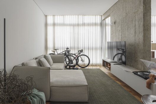 EA Apartment / Piacesi Arquitetos Associados EA Apartment / Piacesi Arquitetos Associados - Interior Photography, Sofa, Lighting