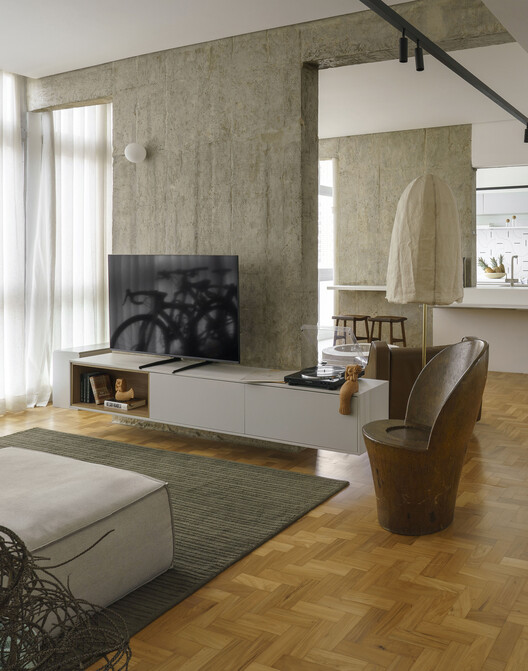 EA Apartment / Piacesi Arquitetos Associados EA Apartment / Piacesi Arquitetos Associados - Interior Photography, Wood, Lighting, Table, Chair