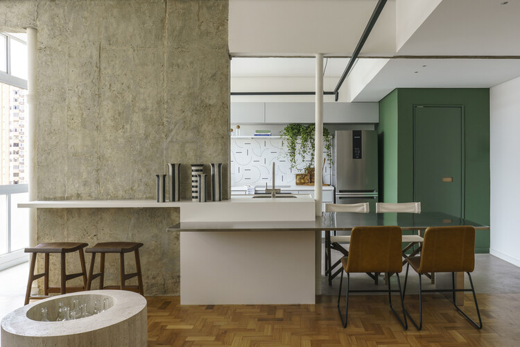 Apartamento EA / Piacesi Arquitetos Associados - Fotografia de Interiores, Interiores De Apartamentos, Mesa, Iluminação, Cadeira, Bancada