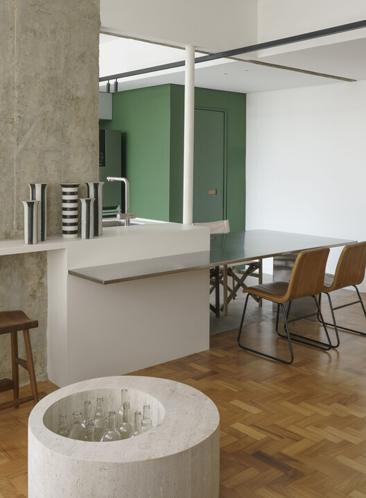EA Apartment / Piacesi Arquitetos Associados EA Apartment / Piacesi Arquitetos Associados - Interior Photography, Wood, Table, Chair