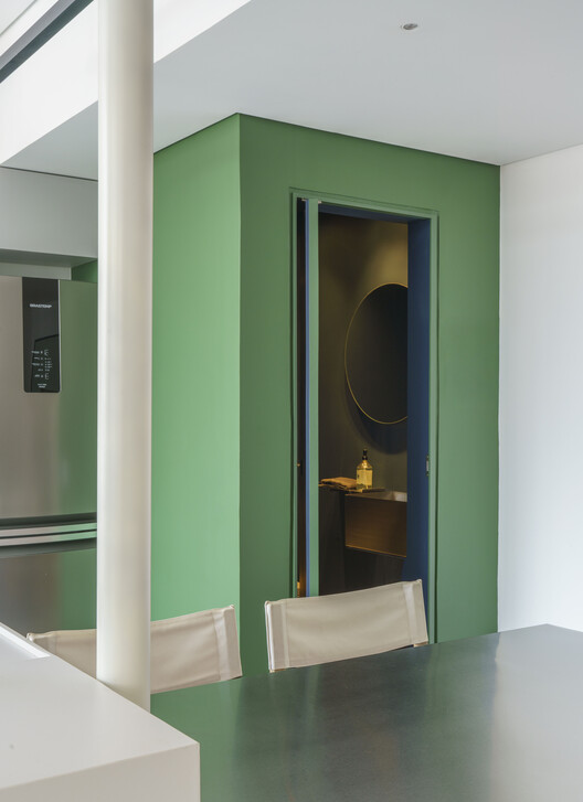EA Apartment / Piacesi Arquitetos Associados EA Apartment / Piacesi Arquitetos Associados - Interior Photography, Wood, Lighting, Chair, Glass
