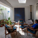 La Casa de las Maywas / La Cabina de la Curiosidad - Fotografía interior, Sala de estar, Sillas