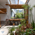 La Casa de las Maywas / La Cabina de la Curiosidad - Fotografía interior, Madera, Fijación Vigas