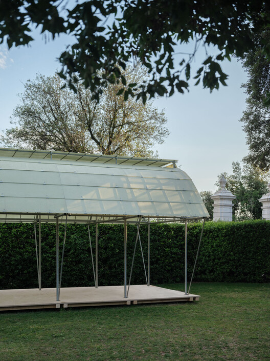 Cabane 7L & Librairie 7L / salazarsequeromedina Cabane 7L & Librairie 7L / salazarsequeromedina - Exterior Photography, Garden