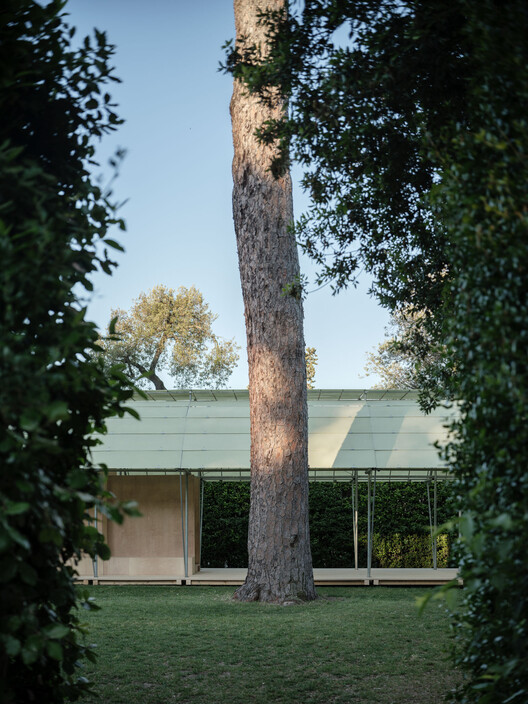 Cabane 7L & Librairie 7L / salazarsequeromedina Cabane 7L & Librairie 7L / salazarsequeromedina - Exterior Photography