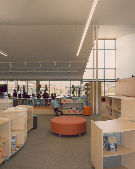 Clyde Creek Primary School / Kerstin Thompson Architects Clyde Creek Primary School / Kerstin Thompson Architects - Interior Photography, Living Room, Shelving, Lighting, Glass