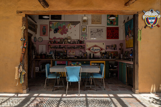 El 22 Taller House – Socorro / Yemail Arquitectura El 22 Taller House – Socorro / Yemail Arquitectura - Interior Photography, Dining room, Table, Chair, Shelving