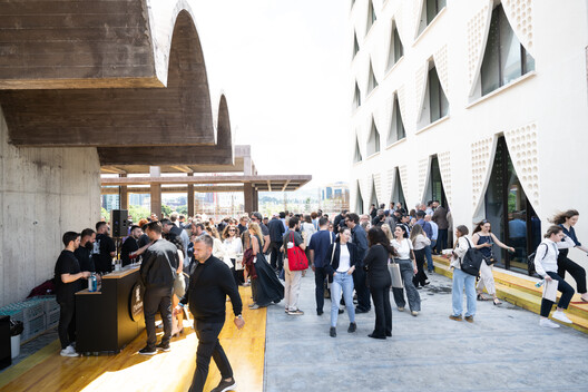 Go East: What Tirana's Bread & Heart Festival Reveals About Architecture and Landscape Go East: What Tirana's Bread & Heart Festival Reveals About Architecture and Landscape - Image 26 of 48