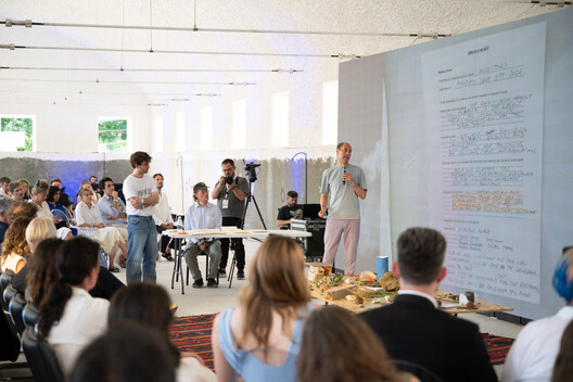 Go East: What Tirana's Bread & Heart Festival Reveals About Architecture and Landscape Go East: What Tirana's Bread & Heart Festival Reveals About Architecture and Landscape - Image 17 of 48