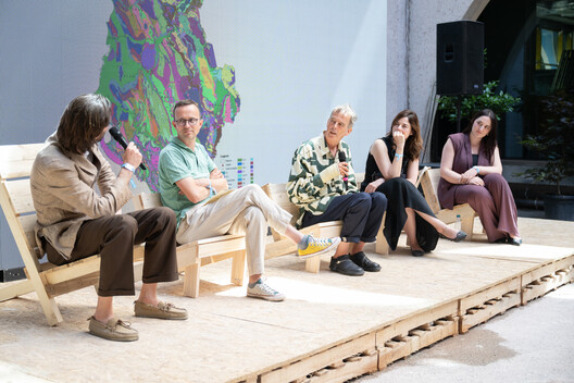 Go East: What Tirana's Bread & Heart Festival Reveals About Architecture and Landscape Go East: What Tirana's Bread & Heart Festival Reveals About Architecture and Landscape - Image 25 of 48