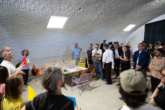 Go East: What Tirana's Bread & Heart Festival Reveals About Architecture and Landscape Go East: What Tirana's Bread & Heart Festival Reveals About Architecture and Landscape - Image 42 of 48