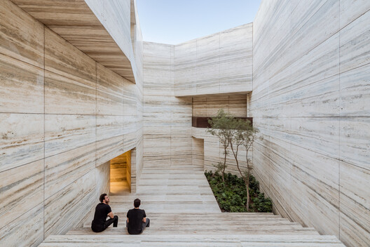 From Quarry to Countertop: Tracing the Origins of Natural Stone in Architecture - Image 3 of 19
