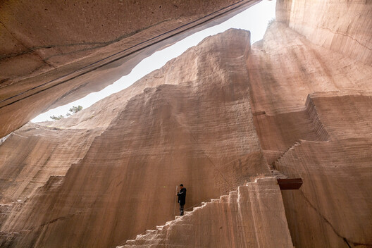 From Quarry to Countertop: Tracing the Origins of Natural Stone in Architecture - Image 14 of 19