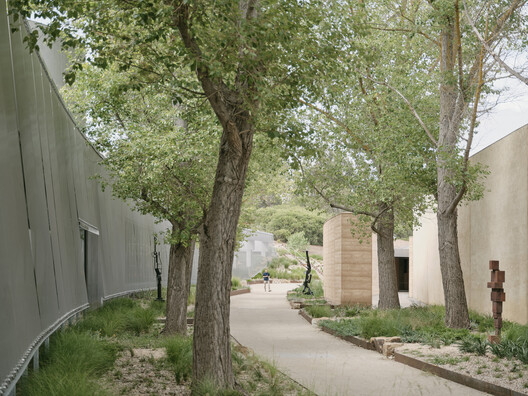 Eva and Marc Besen Centre / Kerstin Thompson Architects Eva and Marc Besen Centre / Kerstin Thompson Architects - Image 2 of 17