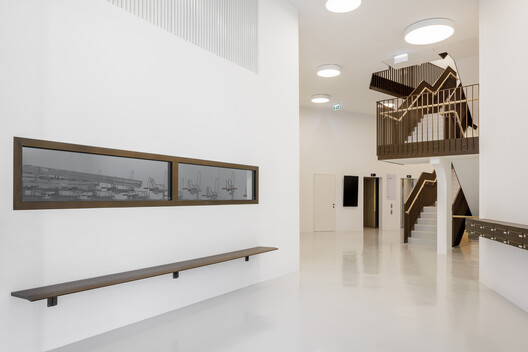 2226 Robin Seestadt Office Building / Baumschlager Eberle Architekten - Interior Photography, Wood, Lighting, Glass