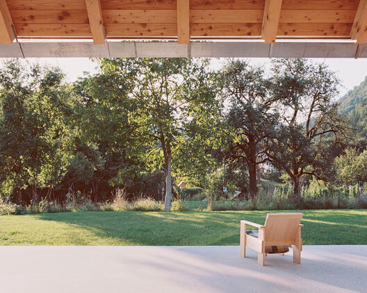 House Alva / Arhitekti Počivašek Petranovič House Alva / Arhitekti Počivašek Petranovič - Exterior Photography, Wood, Garden, Chair