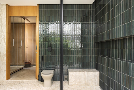 Avocado Tree House / Dayala e Rafael arquitetos associados Avocado Tree House / Dayala e Rafael arquitetos associados - Interior Photography, Bathroom, Glass
