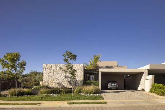 Avocado Tree House / Dayala e Rafael arquitetos associados Avocado Tree House / Dayala e Rafael arquitetos associados - Exterior Photography, Garden, Courtyard