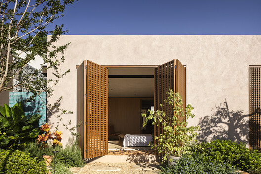 Avocado Tree House / Dayala e Rafael arquitetos associados Avocado Tree House / Dayala e Rafael arquitetos associados - Image 2 of 29
