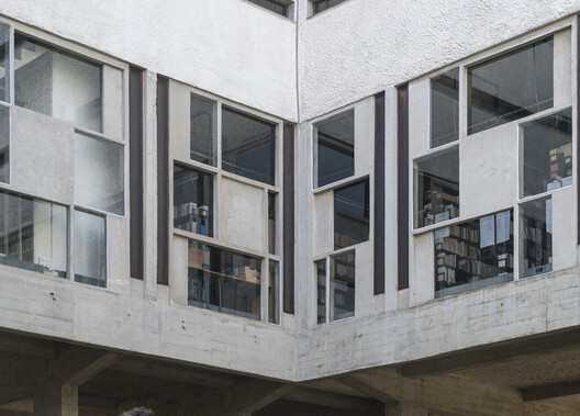 The Architecture of Mold: What Buildings Cannot Control The Architecture of Mold: What Buildings Cannot Control - Image 10 of 22
