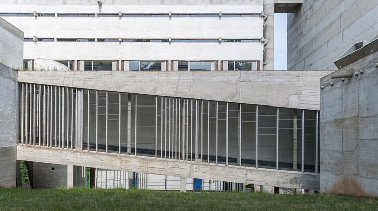 The Architecture of Mold: What Buildings Cannot Control - Image 13 of 22