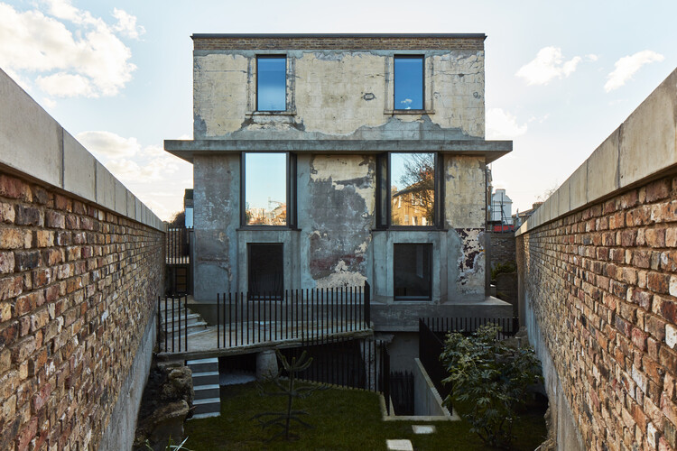 The Architecture of Mold: What Buildings Cannot Control - Image 5 of 22
