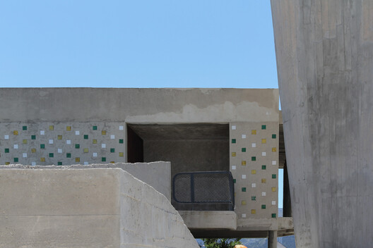 The Architecture of Mold: What Buildings Cannot Control The Architecture of Mold: What Buildings Cannot Control - Image 2 of 22