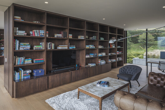 Steel House / Alto Arquitectura Steel House / Alto Arquitectura - Interior Photography, Living Room, Shelving, Wood, Table, Sofa, Chair