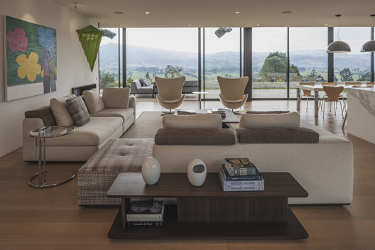 Steel House / Alto Arquitectura Steel House / Alto Arquitectura - Interior Photography, Living Room, Sofa, Chair, Table, Wood, Lighting